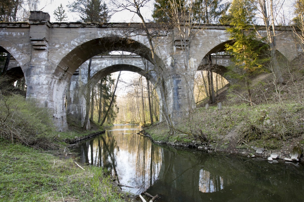 Mosty nad Jarką – Botkuny (wys. 15 m)