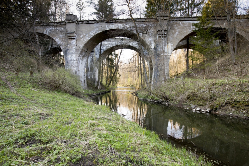 Mosty nad Jarką – Botkuny (wys. 15 m)