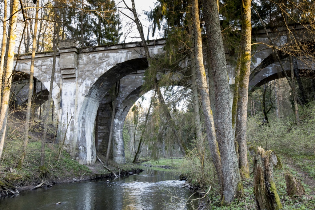 Mosty nad Jarką – Botkuny (wys. 15 m)