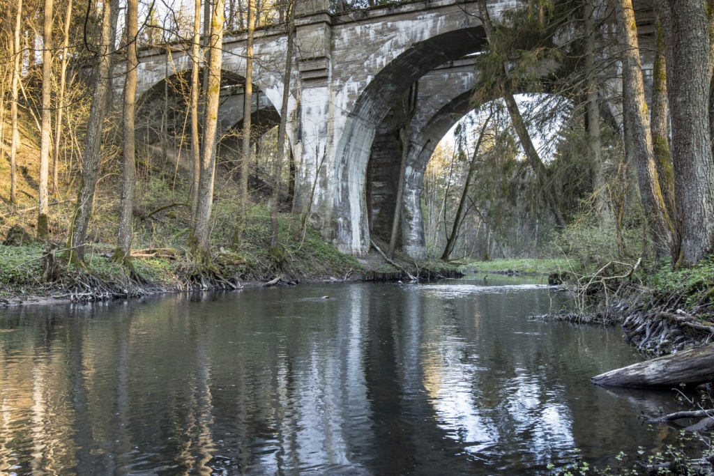 Mosty nad Jarką – Botkuny (wys. 15 m)