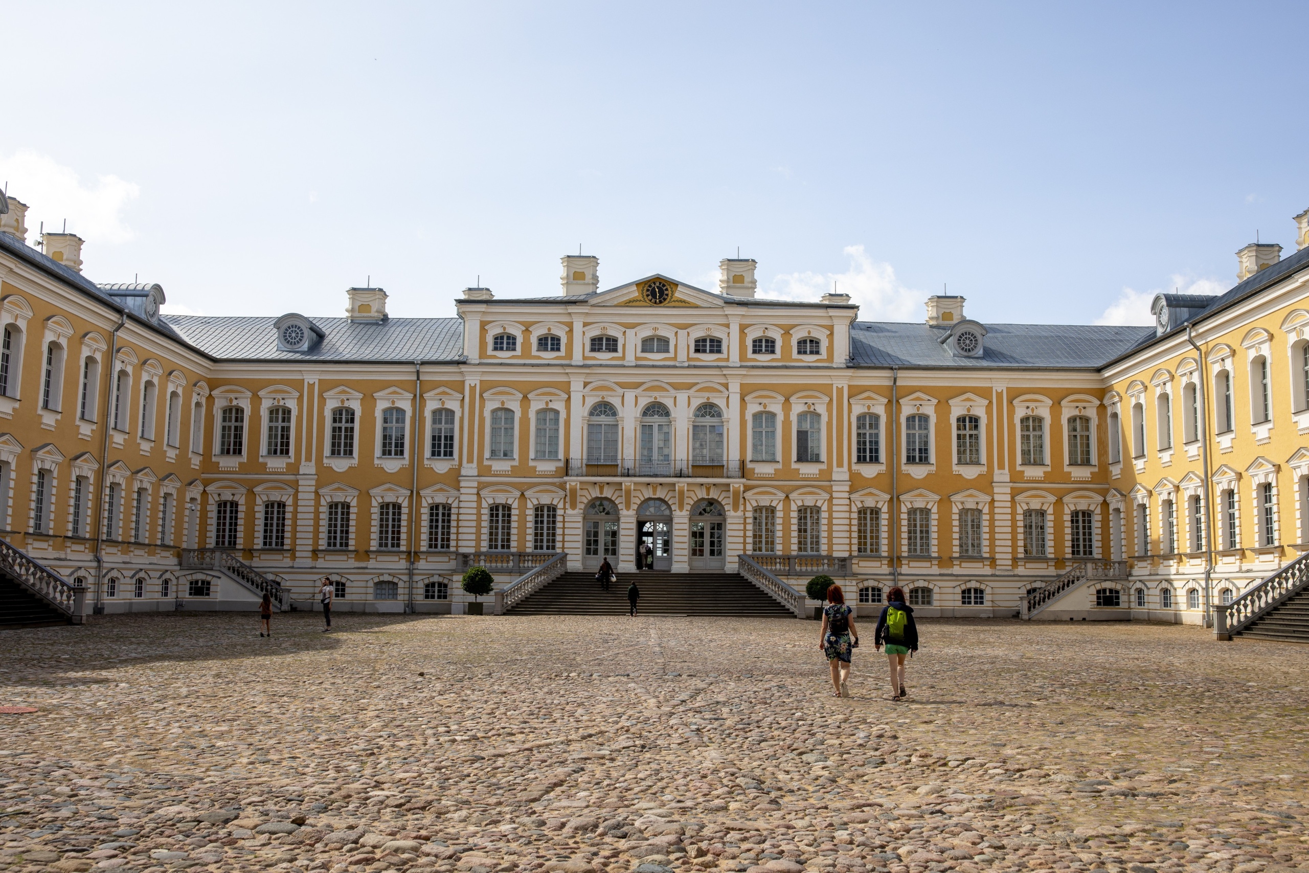 Pałac w Rundāle. Zbudowany w 1730 roku w stylu barokowo-rokokowym według projektu Bartolomea Rastrellego